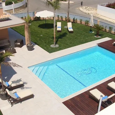 A Charming Property Only A 2 Minute Walk To Beach *