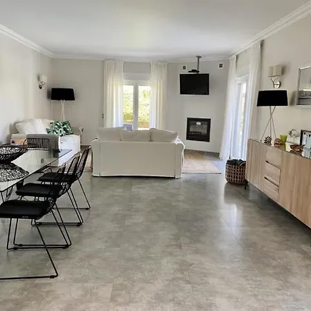 A Charming Property Only A 2 Minute Walk To Beach Apartmán Albufeira