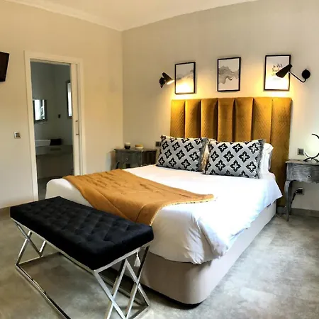 Apartmán A Charming Property Only A 2 Minute Walk To Beach Albufeira
