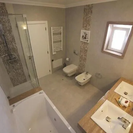 A Charming Property Only A 2 Minute Walk To Beach *