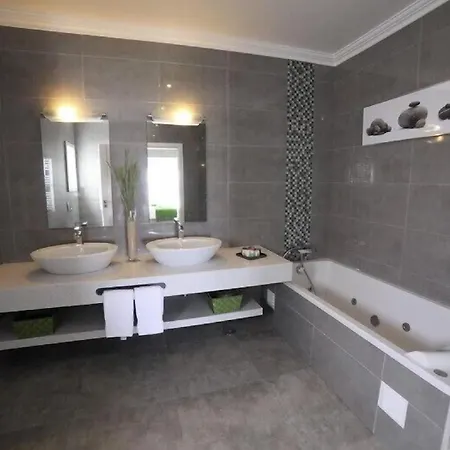 A Charming Property Only A 2 Minute Walk To Beach Albufeira