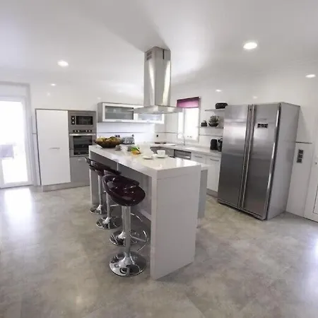 A Charming Property Only A 2 Minute Walk To Beach