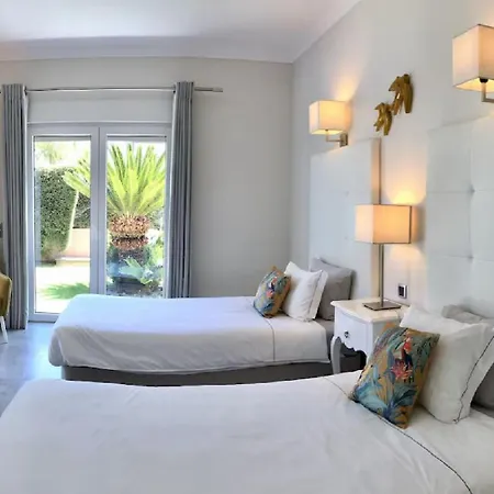 A Charming Property Only A 2 Minute Walk To Beach