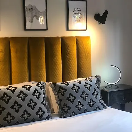 A Charming Property Only A 2 Minute Walk To Beach * Αλμπουφέιρα