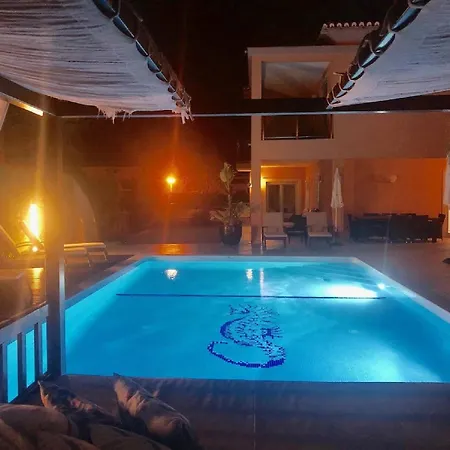 A Charming Property Only A 2 Minute Walk To Beach Apartamento *