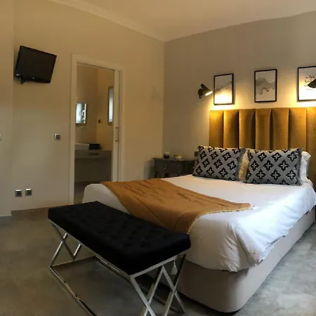 A Charming Property Only A 2 Minute Walk To Beach * Αλμπουφέιρα