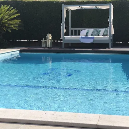 A Charming Property Only A 2 Minute Walk To Beach Апартаменты Албуфейра