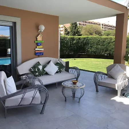 A Charming Property Only A 2 Minute Walk To Beach Албуфейра